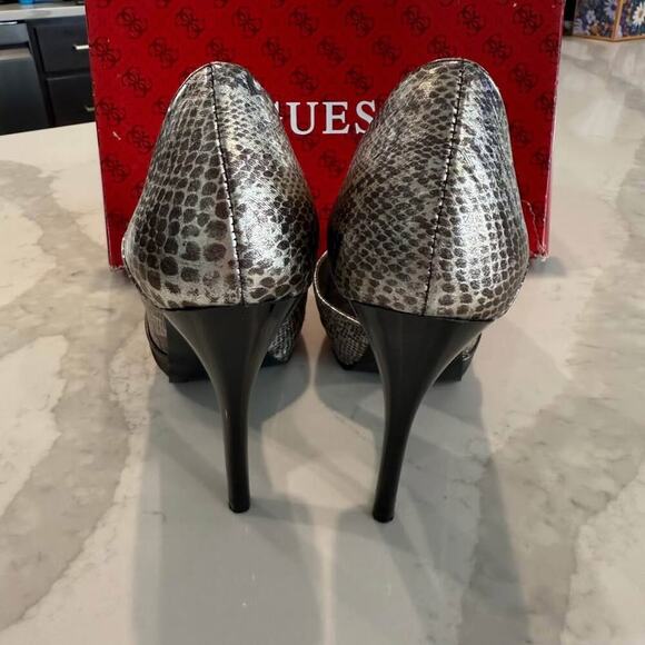 Guess Platform Snakeskin Peep Toe Locklyn Stiletto Heels Womens Size 8.5M Silver - Picture 3 of 9